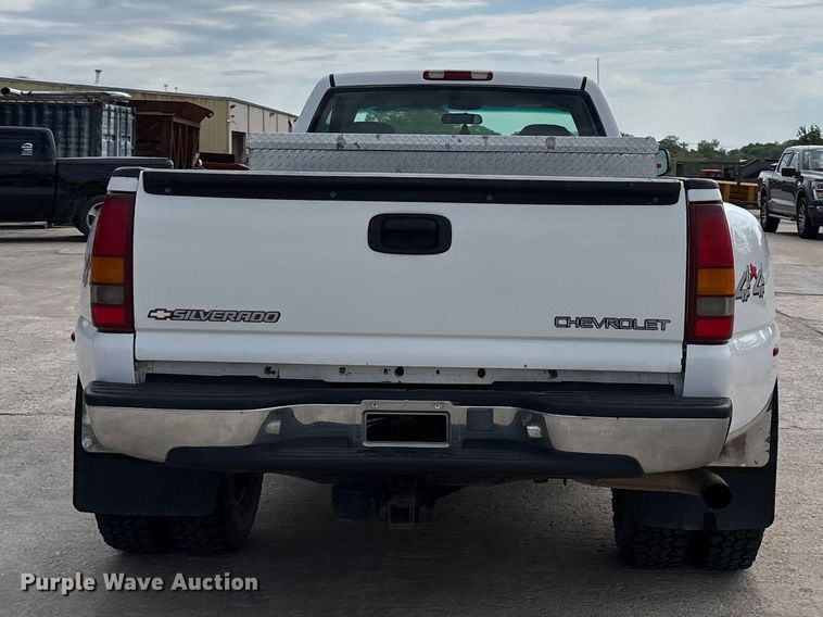 image for item FH7080 2001 Chevrolet Silverado 3500 pickup truck