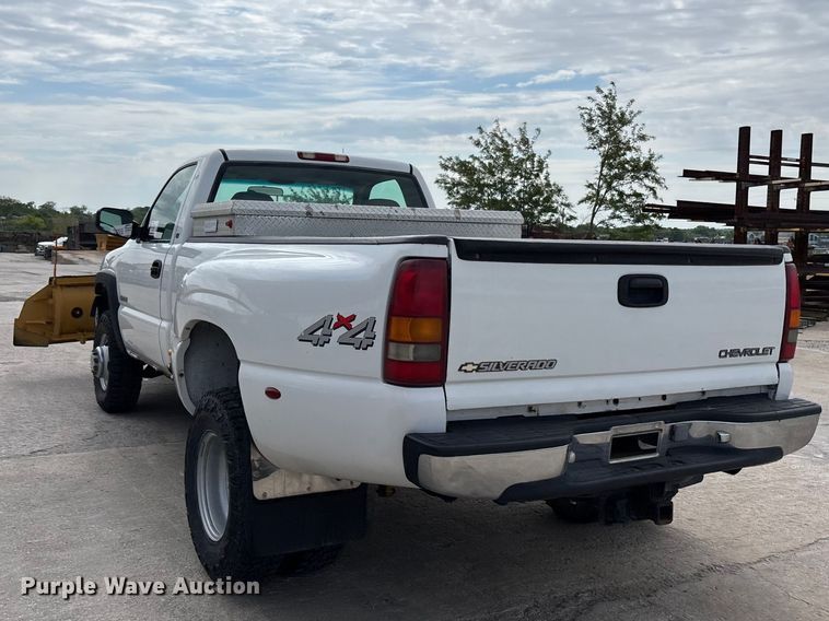 image for item FH7080 2001 Chevrolet Silverado 3500 pickup truck