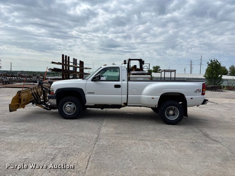 image for item FH7080 2001 Chevrolet Silverado 3500 pickup truck