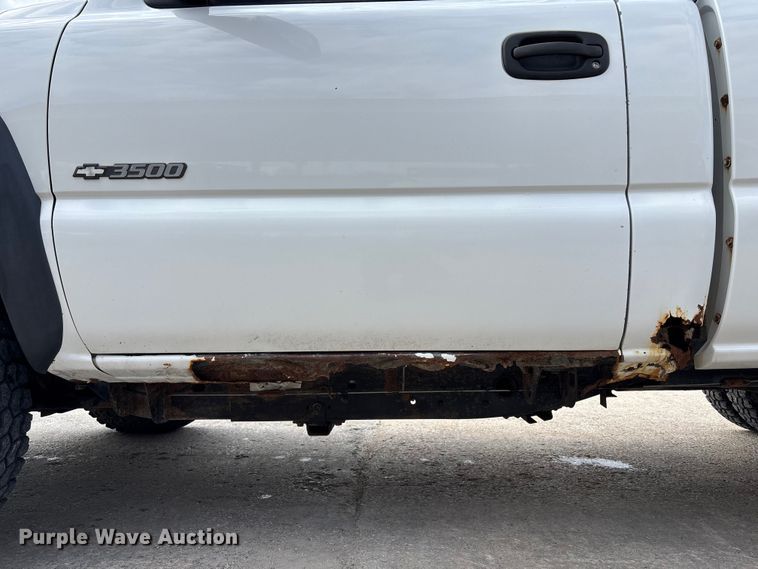 image for item FH7080 2001 Chevrolet Silverado 3500 pickup truck