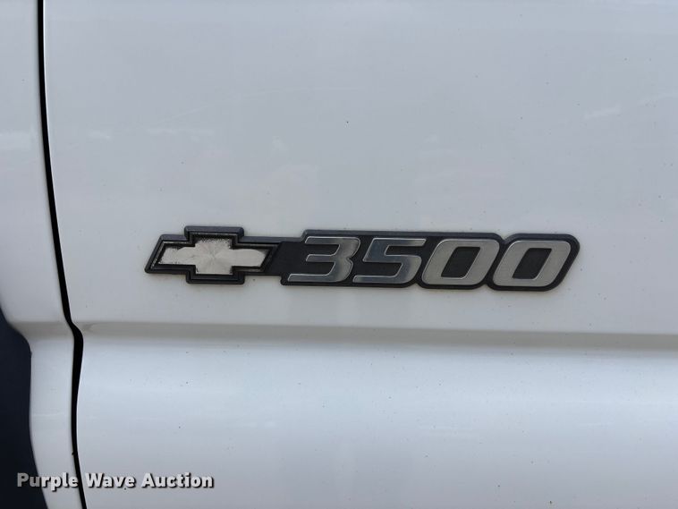 image for item FH7080 2001 Chevrolet Silverado 3500 pickup truck
