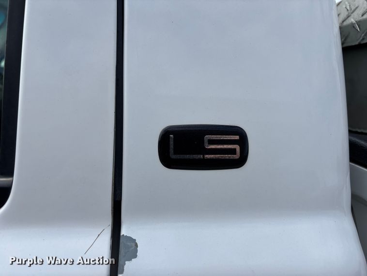 image for item FH7080 2001 Chevrolet Silverado 3500 pickup truck