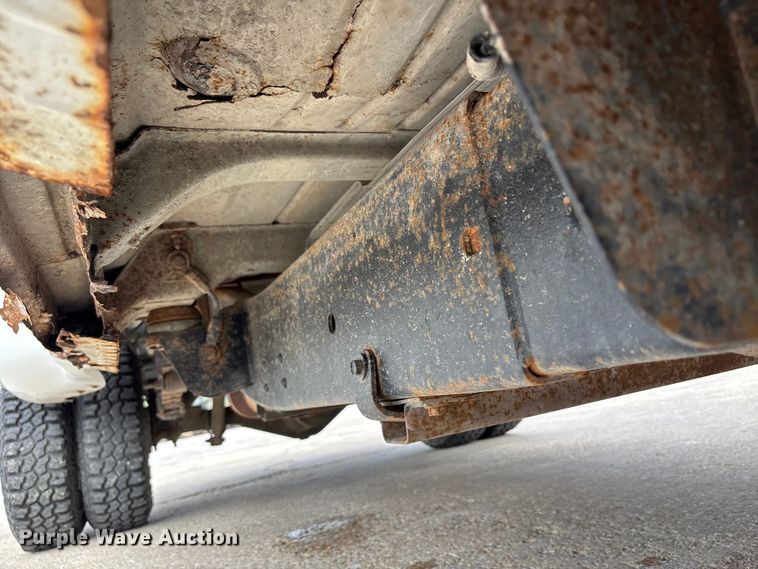 image for item FH7080 2001 Chevrolet Silverado 3500 pickup truck