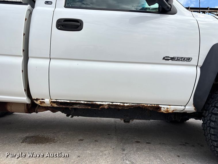 image for item FH7080 2001 Chevrolet Silverado 3500 pickup truck