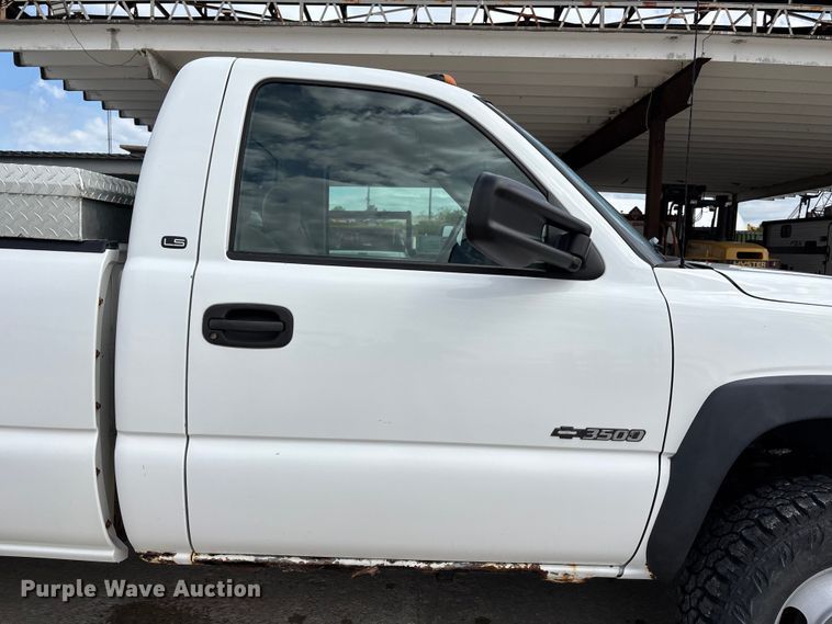image for item FH7080 2001 Chevrolet Silverado 3500 pickup truck