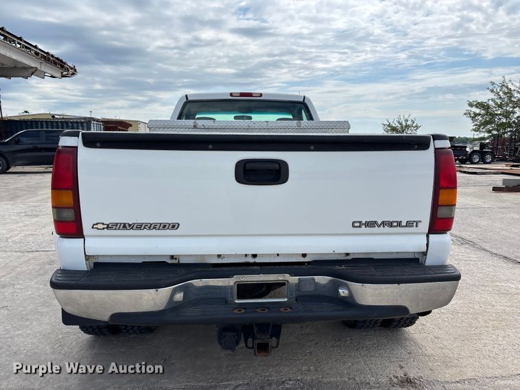 image for item FH7080 2001 Chevrolet Silverado 3500 pickup truck