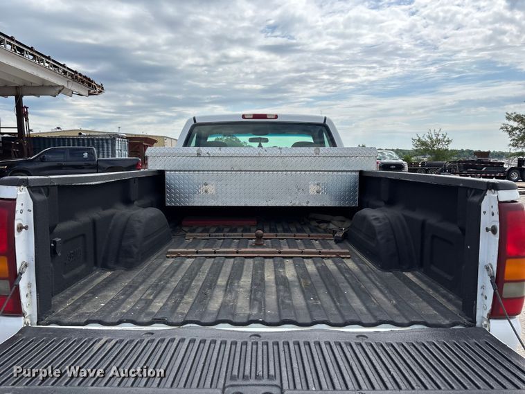 image for item FH7080 2001 Chevrolet Silverado 3500 pickup truck