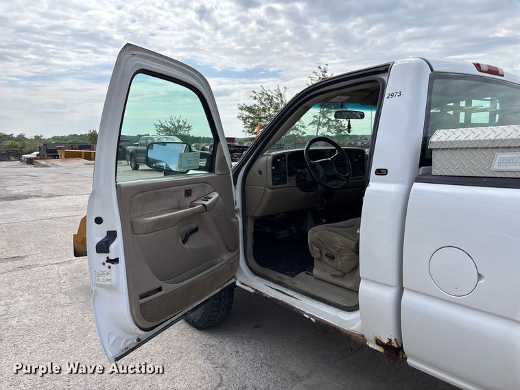 image for item FH7080 2001 Chevrolet Silverado 3500 pickup truck