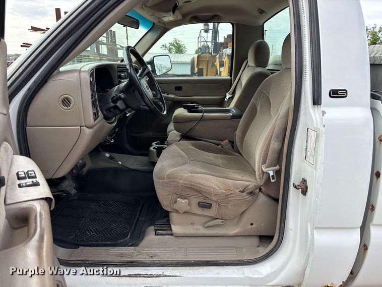 image for item FH7080 2001 Chevrolet Silverado 3500 pickup truck