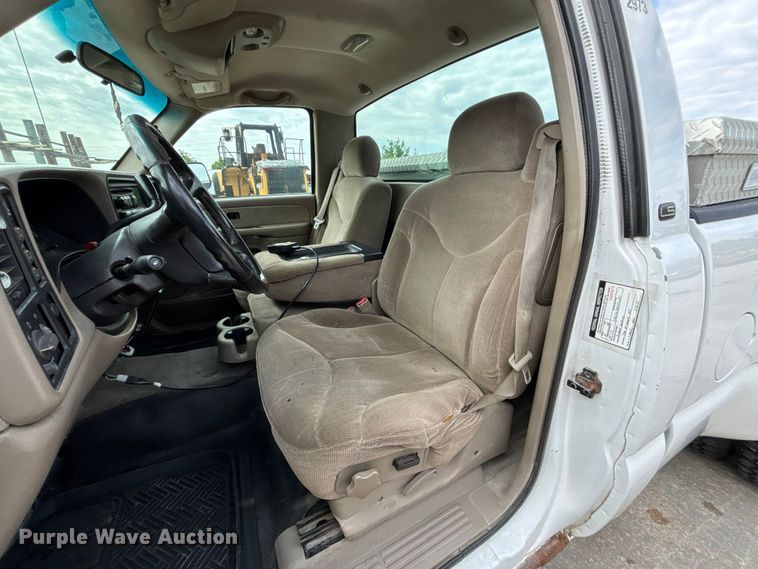 image for item FH7080 2001 Chevrolet Silverado 3500 pickup truck