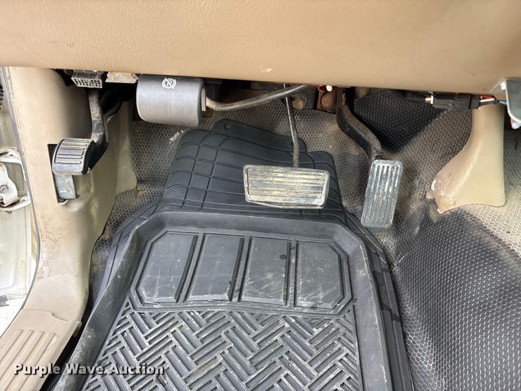 image for item FH7080 2001 Chevrolet Silverado 3500 pickup truck