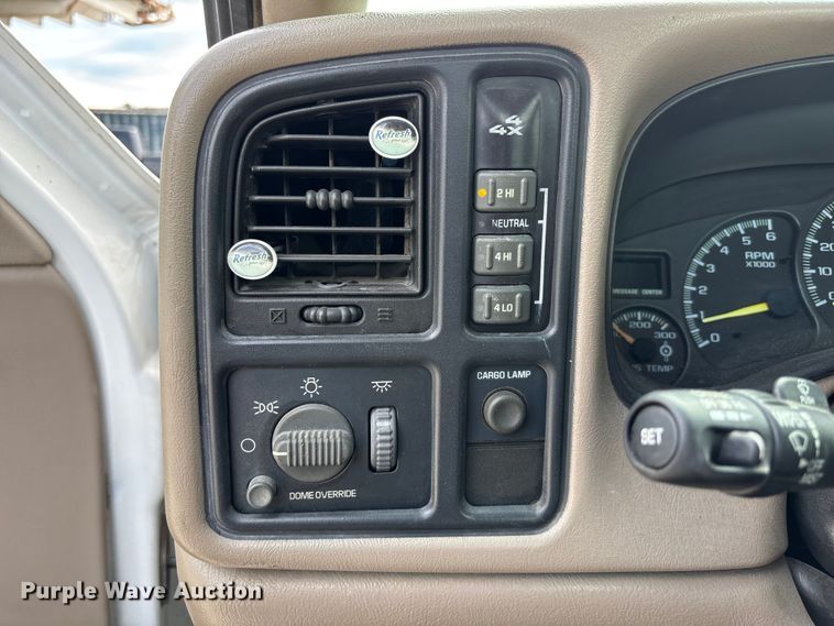 image for item FH7080 2001 Chevrolet Silverado 3500 pickup truck