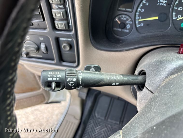 image for item FH7080 2001 Chevrolet Silverado 3500 pickup truck