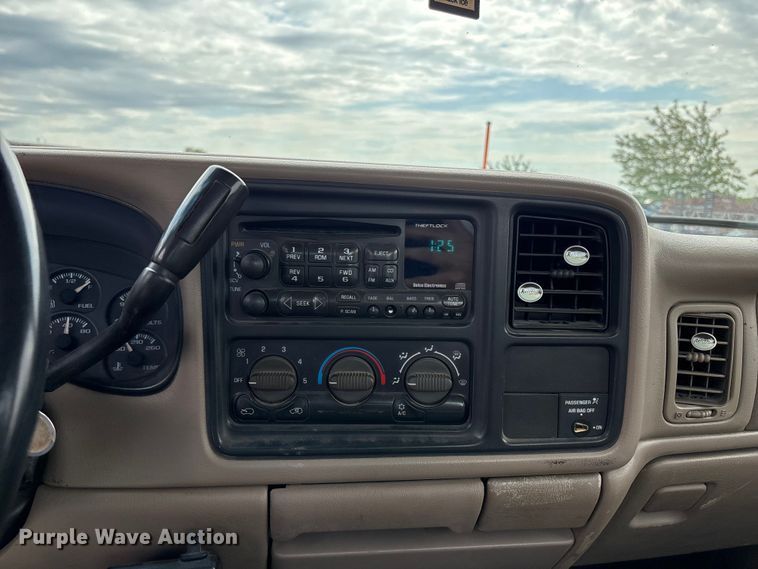 image for item FH7080 2001 Chevrolet Silverado 3500 pickup truck