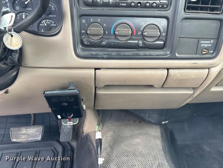 image for item FH7080 2001 Chevrolet Silverado 3500 pickup truck