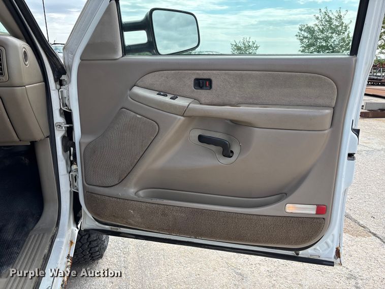 image for item FH7080 2001 Chevrolet Silverado 3500 pickup truck