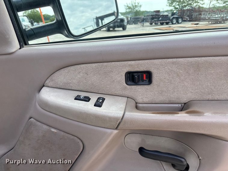 image for item FH7080 2001 Chevrolet Silverado 3500 pickup truck