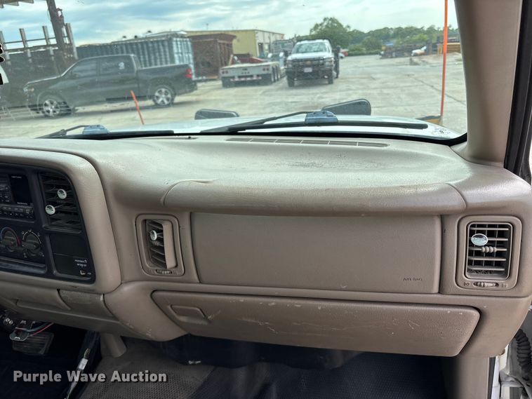 image for item FH7080 2001 Chevrolet Silverado 3500 pickup truck