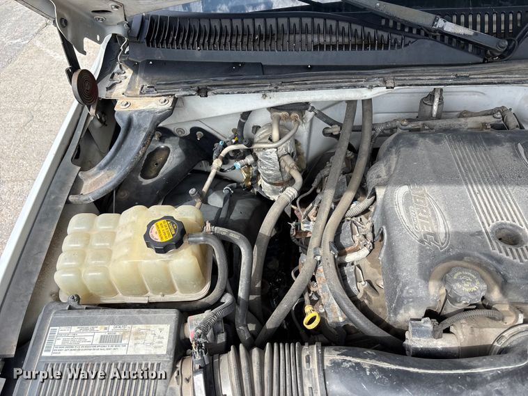 image for item FH7080 2001 Chevrolet Silverado 3500 pickup truck