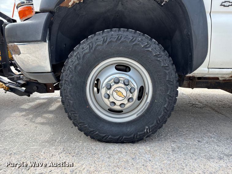 image for item FH7080 2001 Chevrolet Silverado 3500 pickup truck