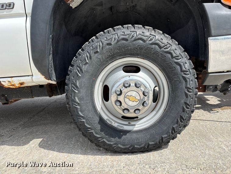 image for item FH7080 2001 Chevrolet Silverado 3500 pickup truck