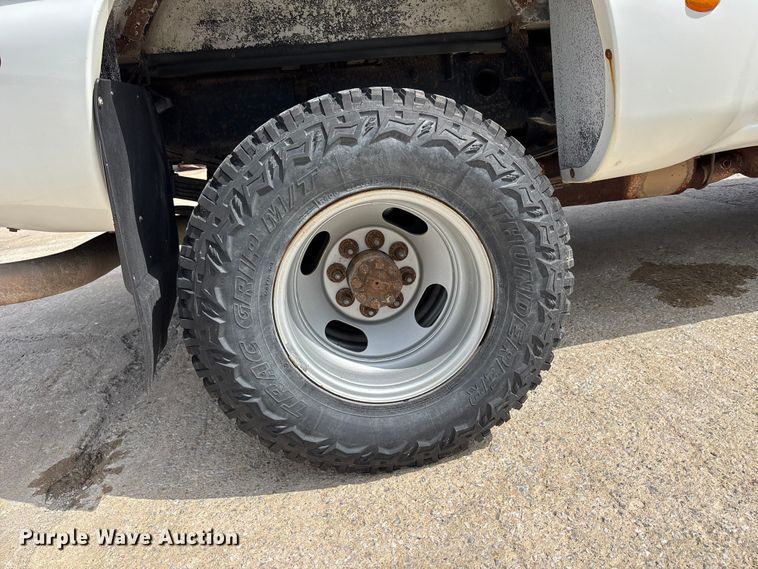 image for item FH7080 2001 Chevrolet Silverado 3500 pickup truck