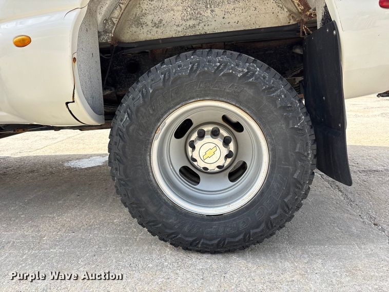 image for item FH7080 2001 Chevrolet Silverado 3500 pickup truck