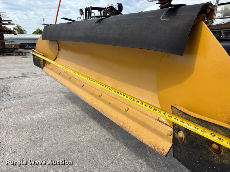 image for item FH7080 2001 Chevrolet Silverado 3500 pickup truck