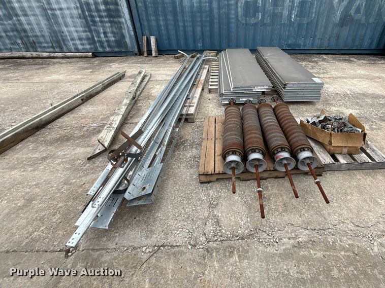 image for item FH7083 (2) garage doors