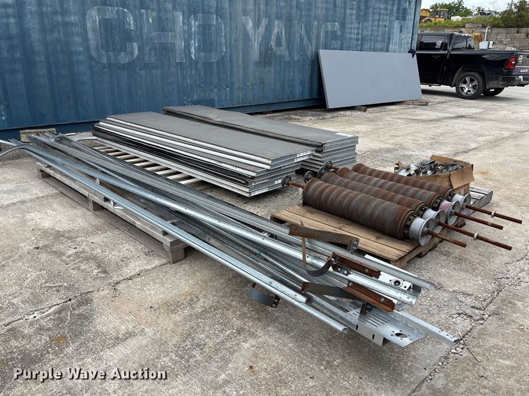 image for item FH7083 (2) garage doors