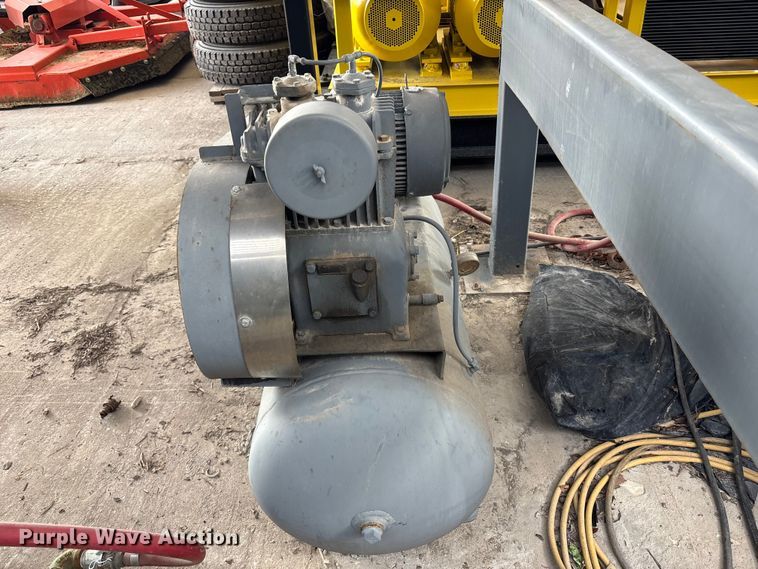 image for item FH7097 Air compressor