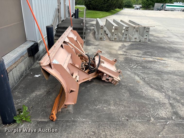 image for item FH7108 Flink PR459U8 wheel loader snow plow