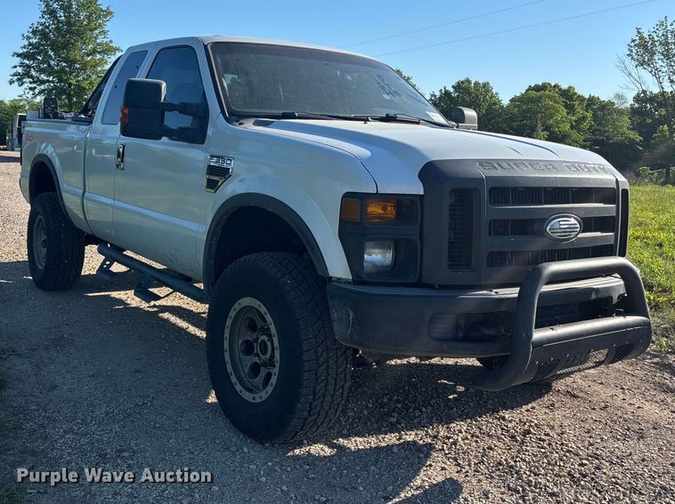 image for item FH7132 2009 Ford F350 Super Duty Ext. Cab pickup truck