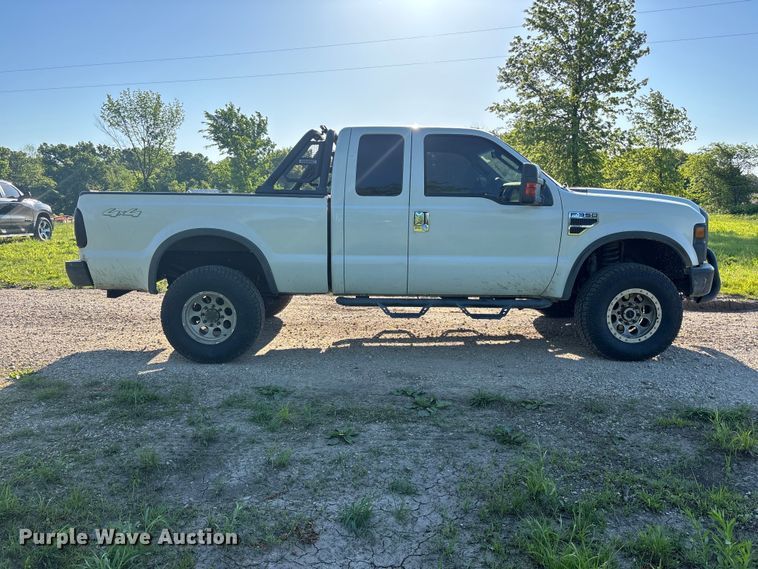 image for item FH7132 2009 Ford F350 Super Duty Ext. Cab pickup truck