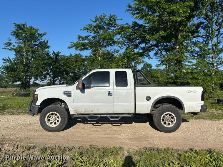 image for item FH7132 2009 Ford F350 Super Duty Ext. Cab pickup truck