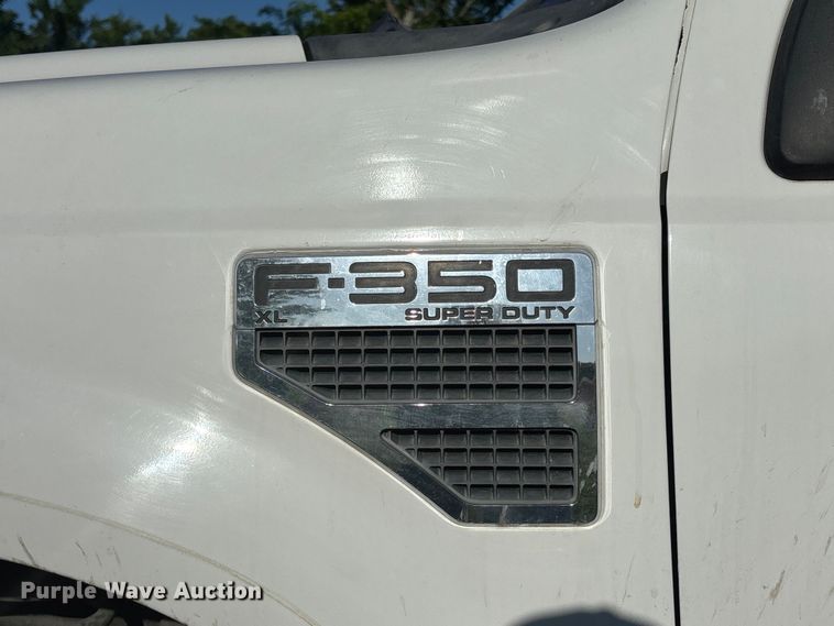 image for item FH7132 2009 Ford F350 Super Duty Ext. Cab pickup truck