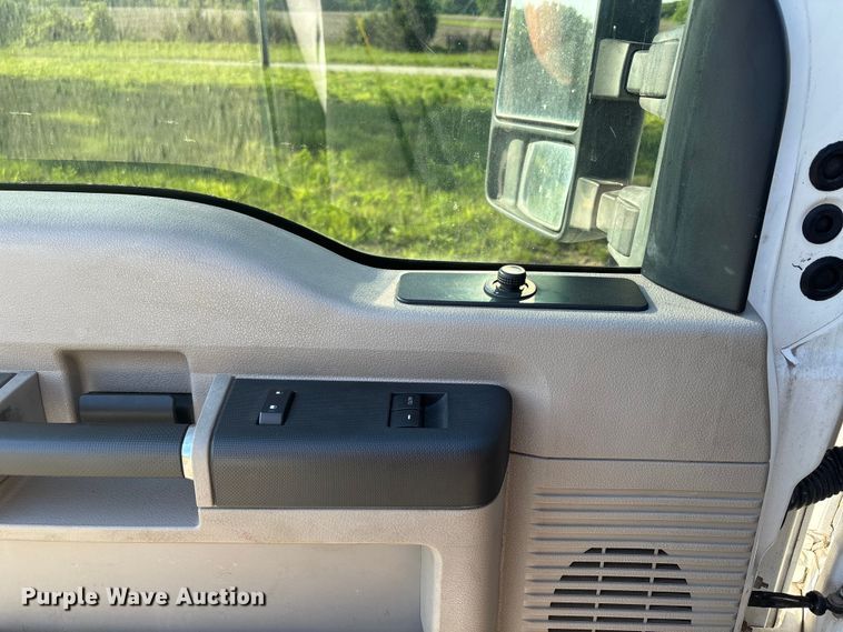 image for item FH7132 2009 Ford F350 Super Duty Ext. Cab pickup truck