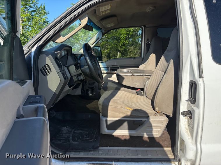 image for item FH7132 2009 Ford F350 Super Duty Ext. Cab pickup truck