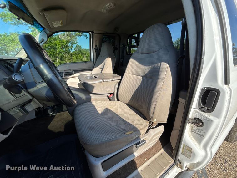 image for item FH7132 2009 Ford F350 Super Duty Ext. Cab pickup truck