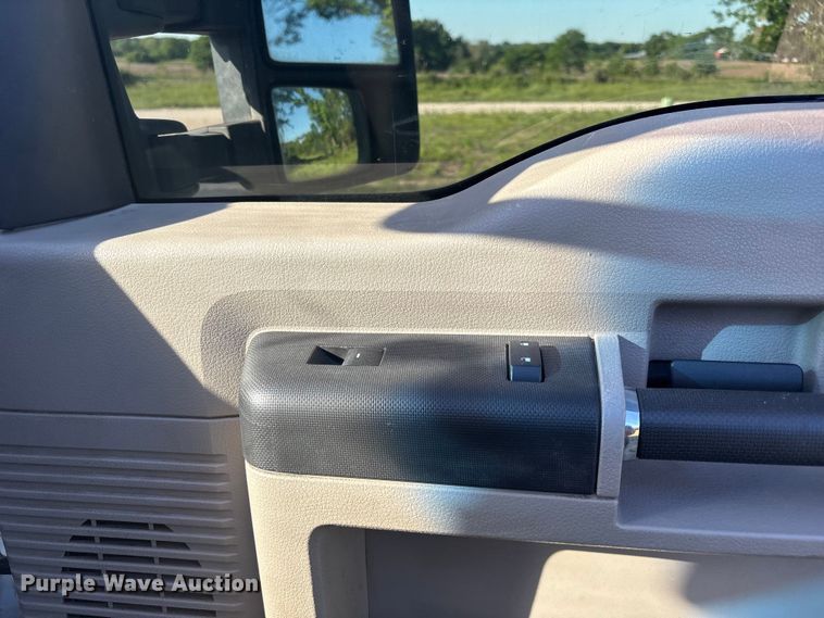 image for item FH7132 2009 Ford F350 Super Duty Ext. Cab pickup truck