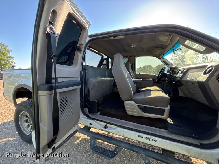 image for item FH7132 2009 Ford F350 Super Duty Ext. Cab pickup truck