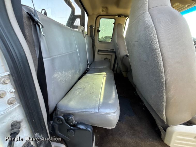 image for item FH7132 2009 Ford F350 Super Duty Ext. Cab pickup truck