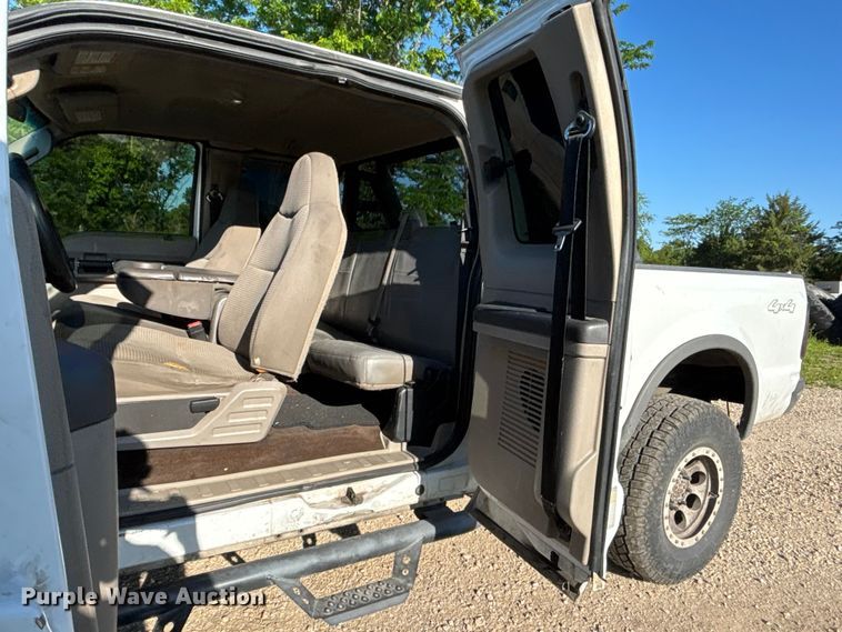 image for item FH7132 2009 Ford F350 Super Duty Ext. Cab pickup truck