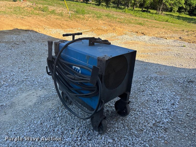 image for item FH7133 Miller  DIALARC 250  welder
