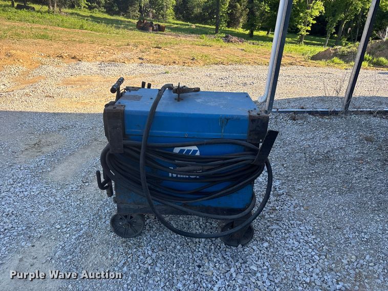 image for item FH7133 Miller  DIALARC 250  welder