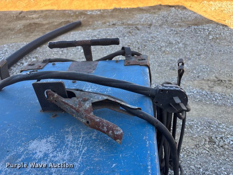 image for item FH7133 Miller  DIALARC 250  welder