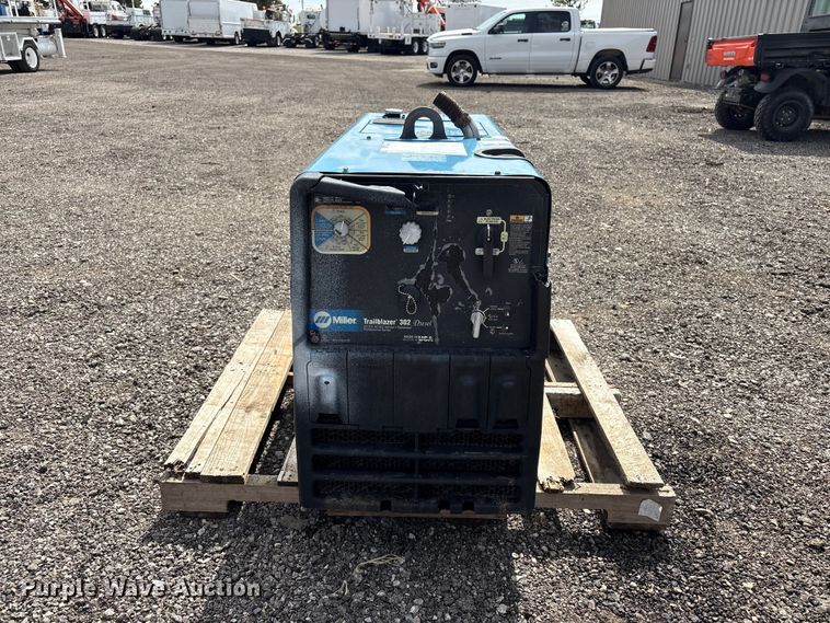 image for item FI0166 Miller Trailblazer 302 Welder
