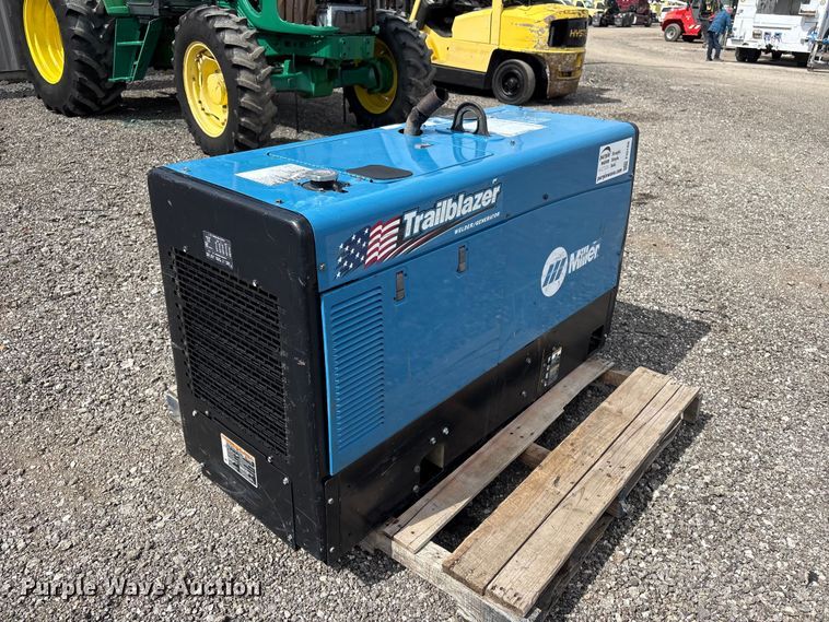 image for item FI0166 Miller Trailblazer 302 Welder