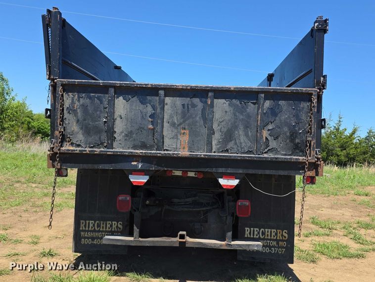 image for item FI0970 2006 GMC C5500 dump truck