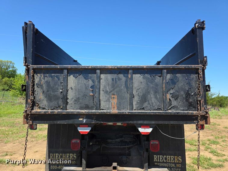 image for item FI0970 2006 GMC C5500 dump truck